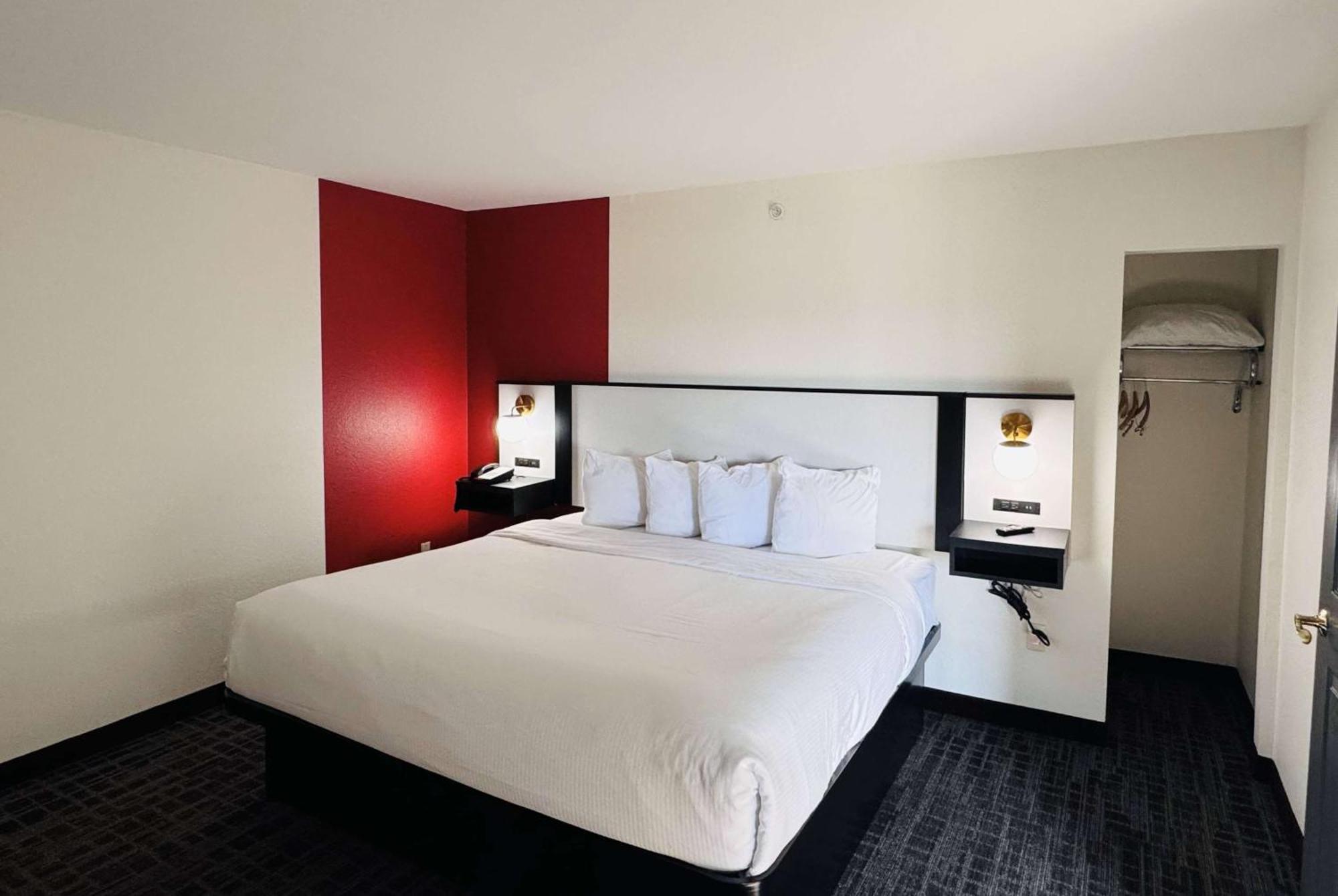 Ramada By Wyndham Sparta/At Speedway Zewnętrze zdjęcie